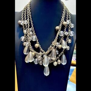 GOLD TONE MULTI-CHAIN  W/CLEAR, OPAQUE & GOLD SPRAYED BEADS STATEMENT NECKLACE.